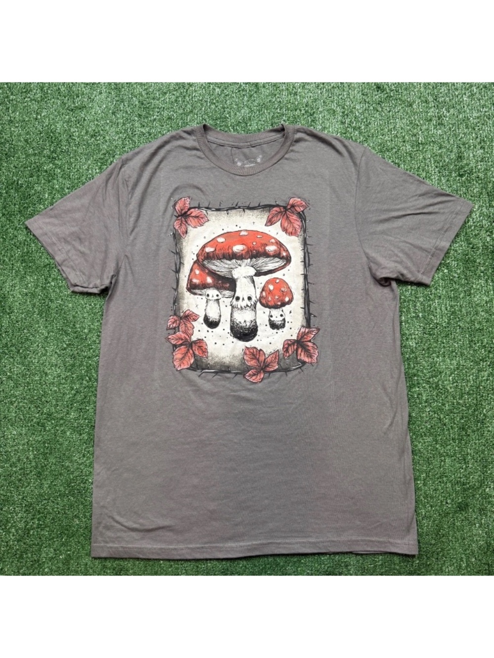 Stephanie Bayles T Shirt Women's Size M Gray Short Sleeve Mushroom Graphic Tee